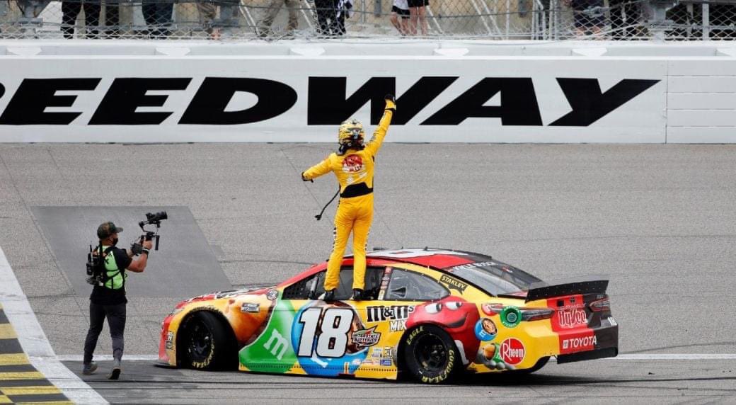 elpatogalindo's tweet photo. Termina la relación de Sponsor- equipo entre @JoeGibbsRacing y Grupo Mars, eso qué quiere decir ? Que @KyleBusch ya no llevará m&amp;m’s en las carreras de #NASCARxFOX 🏁👊🏻 https://t.co/tKtox3zp9J