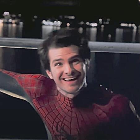 mhVisualss's tweet photo. Andrew Garfield must be so happy right now seeing all the  #MakeTASM3 tweets on his secret Twitter account https://t.co/G5jqR4ZmQu
