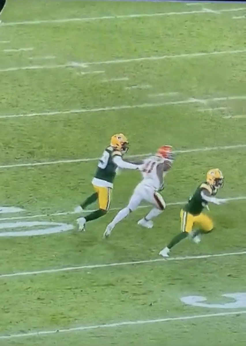 BrettKollmann's tweet image. If a receiver gets into a DB’s chest and extends while breaking against leverage, refs are going to let a tug from the DB go most of the time. It is generally understood that DBs have a right to dish out just as much as they take when fighting to stay in phase. 

Good no-call imo