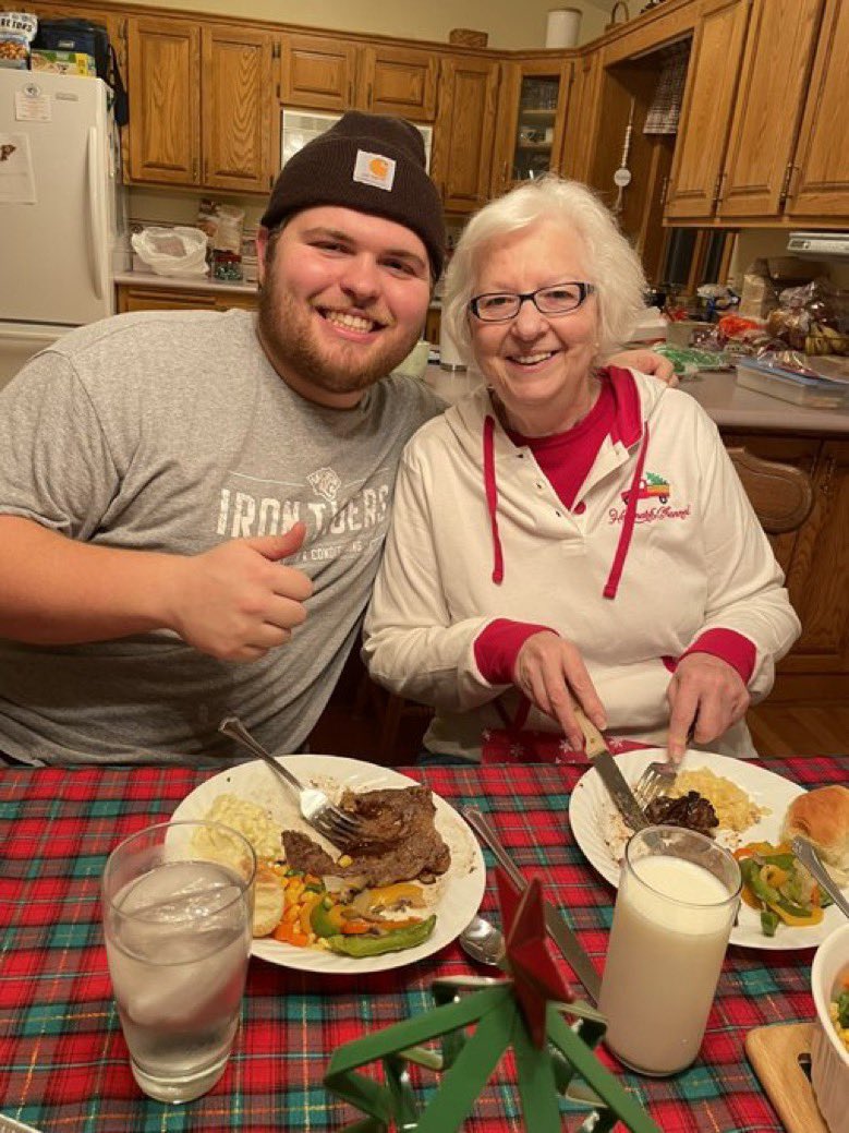 p_grotjay53's tweet photo. Merry Christmas to all and to all a good night! I was blessed to celebrate with grandma Joan and the rest of my family. #carhartt #yummy #tistheseason #celebration #peppers https://t.co/n9EOJolvPz