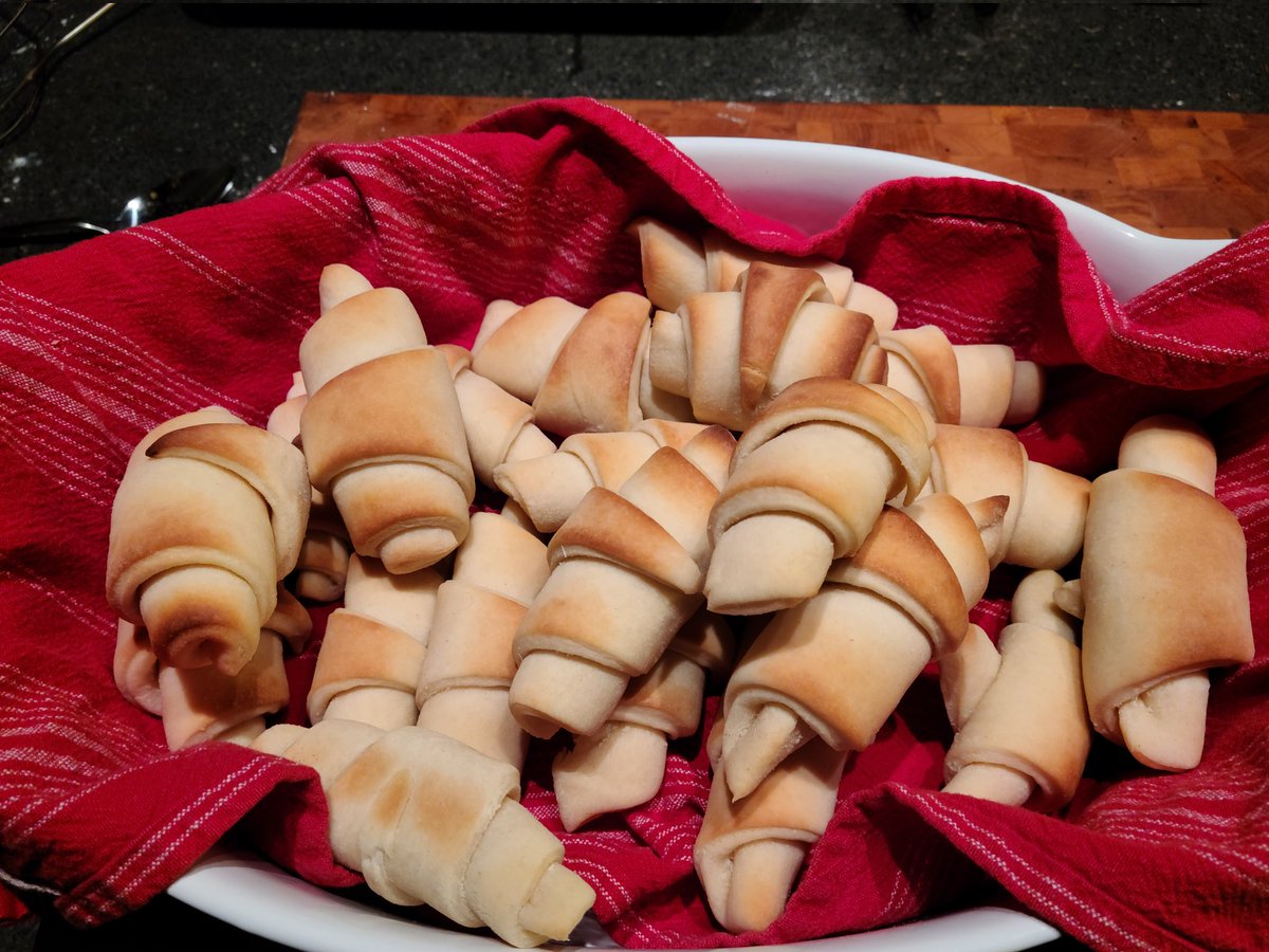 nikgregory's tweet photo. Christmas roast pork loin https://t.co/R4UhT07KBD