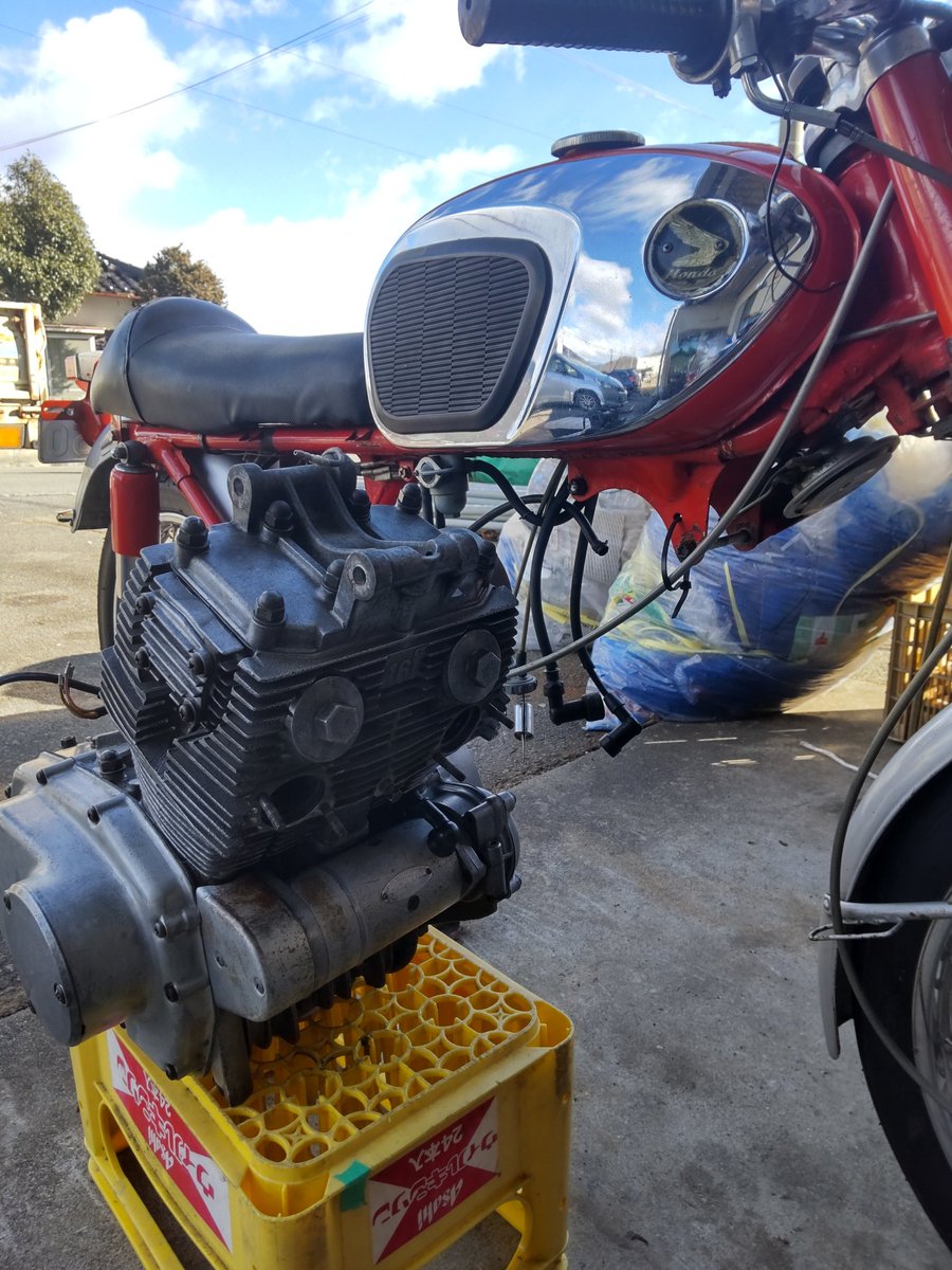 HIK01969JPN's tweet photo. 明るいけどここは夫婦共同作業でしょ
#CB96 #CB93 #hondacb160
#グルッポ
https://t.co/g854GAetAF https://t.co/yR2tRpNNKi