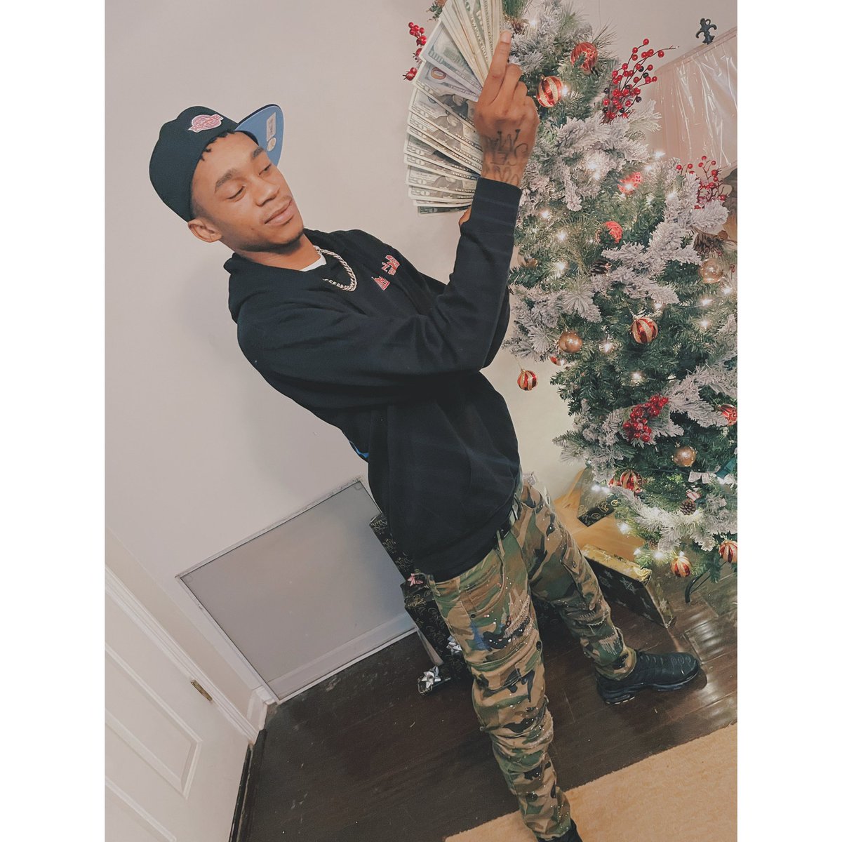 lareckless17's tweet photo. Merry Christmas 🎄 #restupdaddy💔 https://t.co/YipwCP0ocC