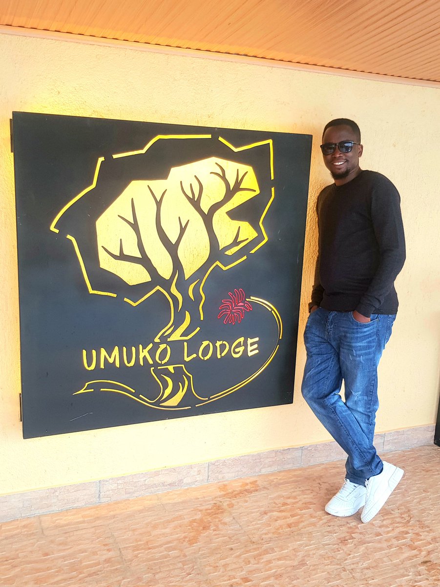 Bakarofroduard's tweet photo. Xmas 🤙👌
Thank you #umuko for the hospitality 🍷 https://t.co/IUgoyGSeWf