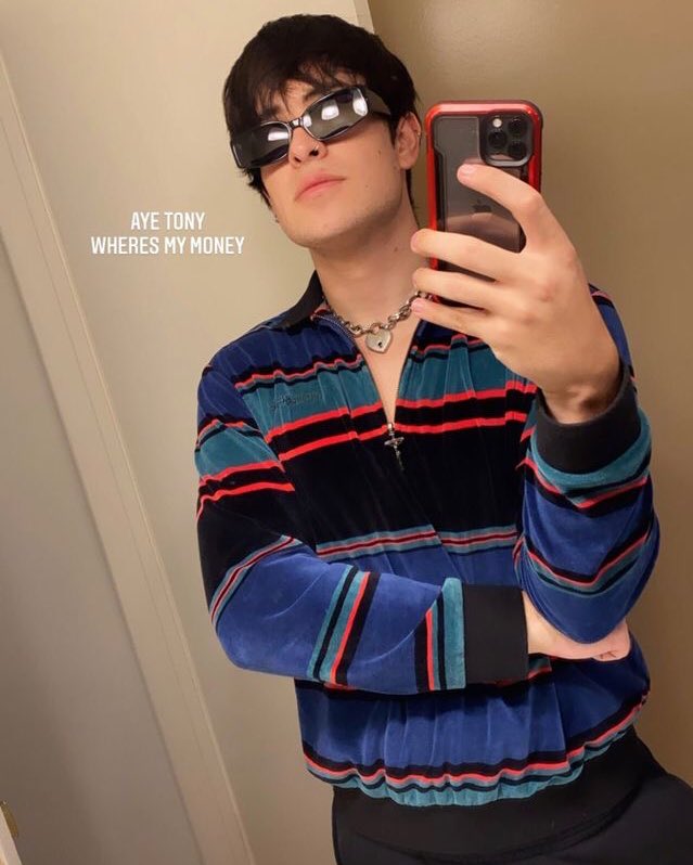 nonamesbaddie's tweet photo. The Trapboys #bluejakesversion #streamblue #wearblueforjake https://t.co/YidM7casGt