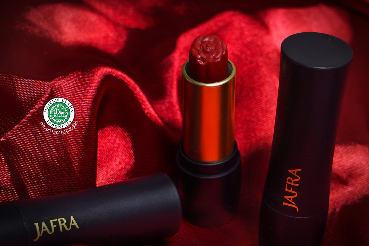 JAFRAindonesia's tweet photo. Sudah siap jalani aktivitas di akhir pekan ini?
Put JAFRA Iconic Limited Edition Full Coverage Lipstick Very Berry to accompany you along the day!
#PercayaCantikMuā£
#JAFRACosmeticsā£
#JAFRAIndonesiaā£
#JAFRAHalalMUI
#NoAnimalTesting https://t.co/4MEhIOopgG