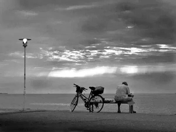 'Yalnızlık, cahil kişilerle oturmaktan daha hayırlıdır.' - Hz. Ömer