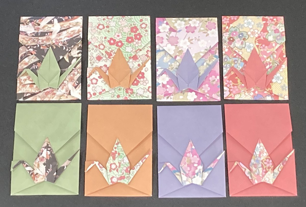 n_elra's tweet photo. なんだかんだで毎回折ってるけど、今回は百均で両面折り紙買ってきて作った https://t.co/ATFHrTK5QH