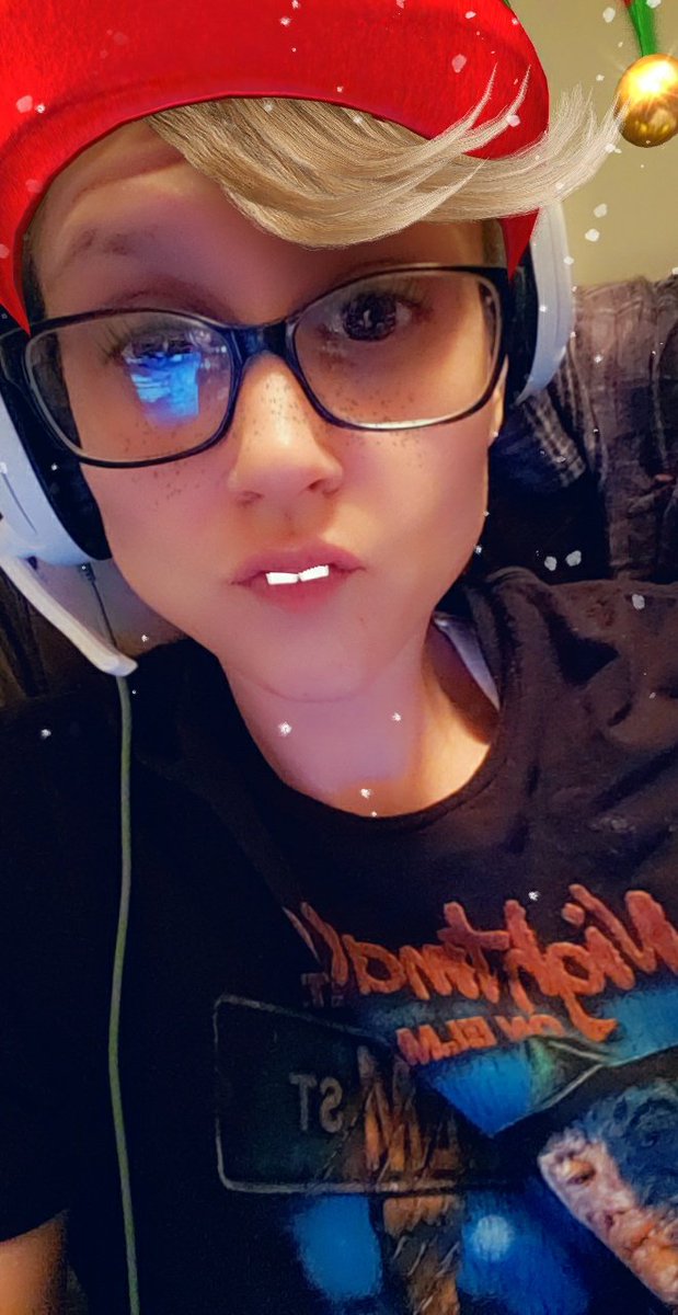 ✌🏽LIVE✌🏽

Christmas &amp; chill.

getting leveled in #Fortnite 

twitch.tv/tjayy25