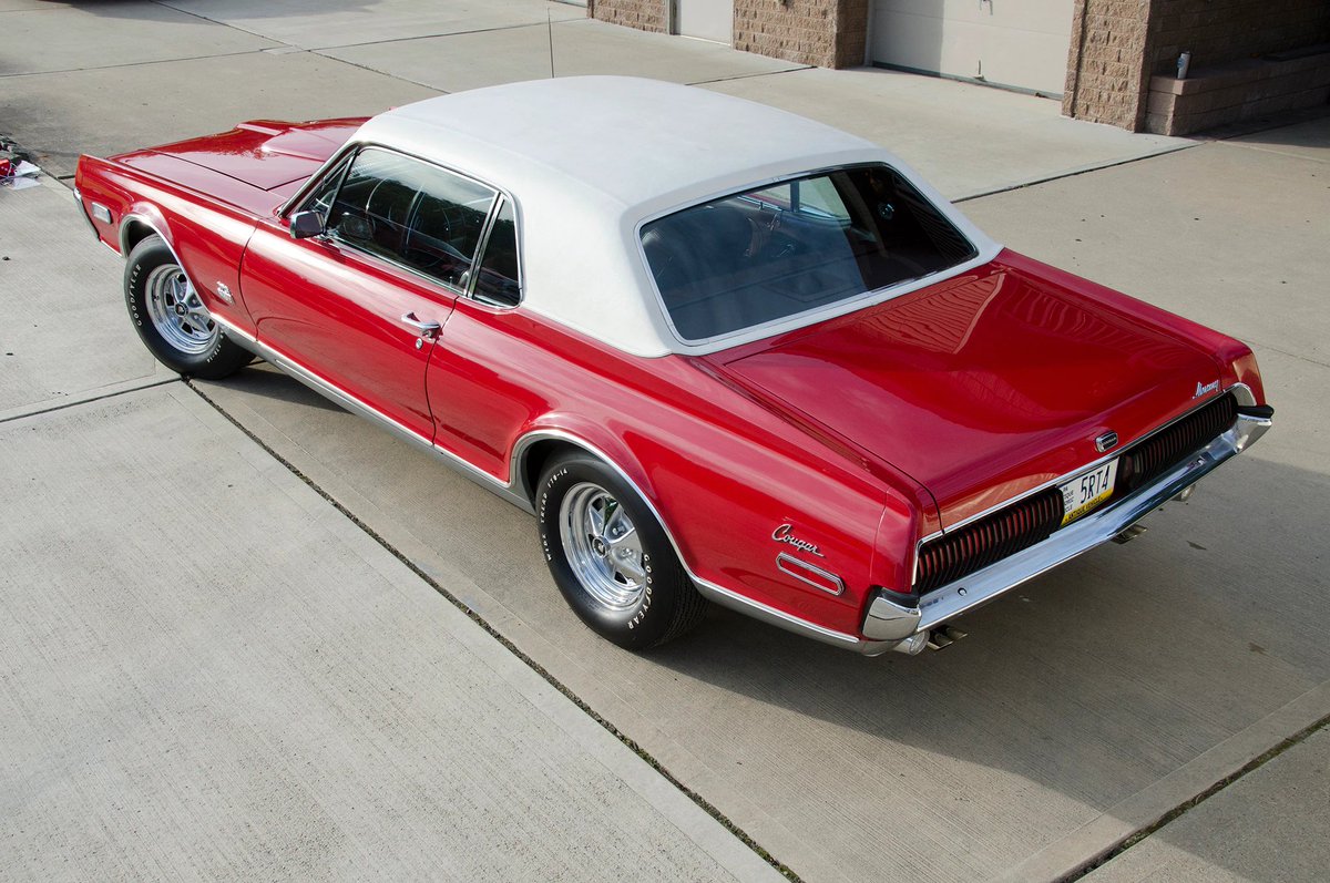 JeffMG68's tweet photo. 1968 Mercury Cougar GT-E 

1 of only 357 1968 Cougars packing the famed side oiler 427

There were also 37 GT-E Cougars fitted with the 428 Cobra Jet engine that same year https://t.co/rNDVzo79jY