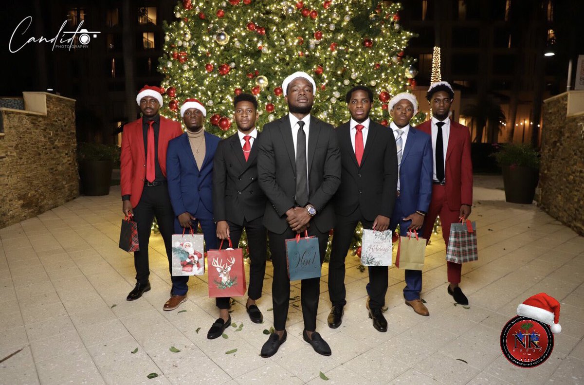 FAUNegKreyol's tweet photo. Merry Christmas from your favorite Haitian men 🇭🇹🎁🎄🖤❤️ #MerryChristmas https://t.co/UstdoY1EzQ