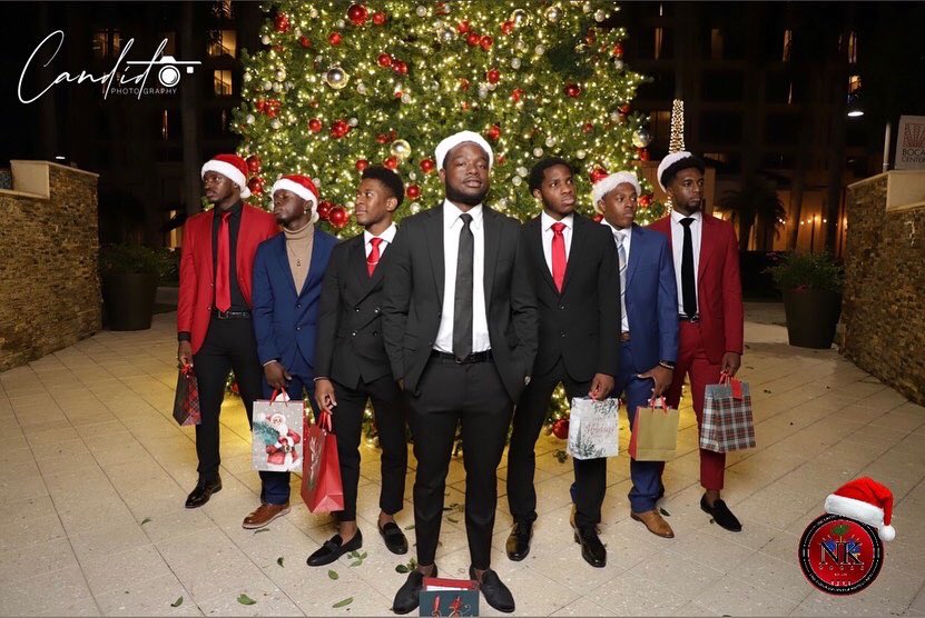 FAUNegKreyol's tweet photo. Merry Christmas from your favorite Haitian men 🇭🇹🎁🎄🖤❤️ #MerryChristmas https://t.co/UstdoY1EzQ