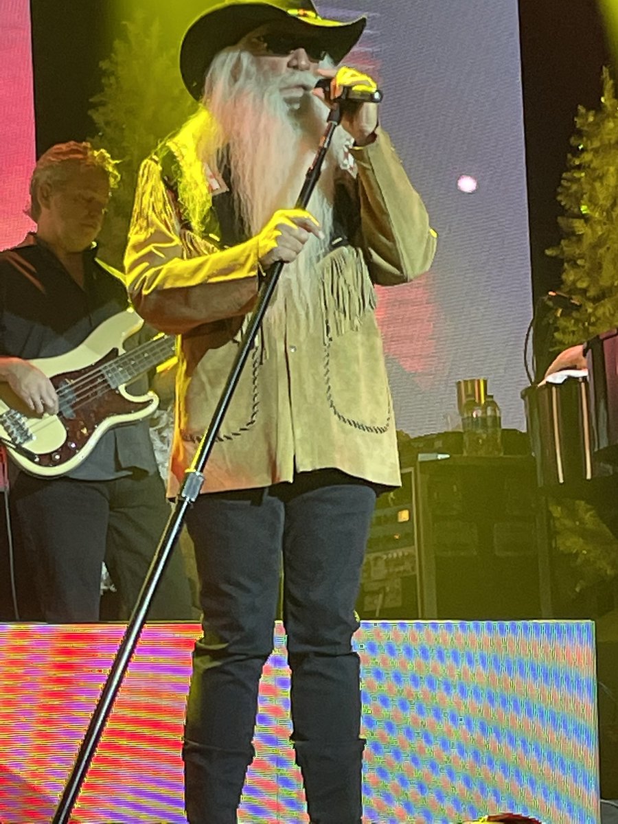 This beard is recognized around the world. And, so is the music of the legendary <a href="/oakridgeboys/">The Oak Ridge Boys</a> <a href="/wlgolden/">William Lee Golden</a>