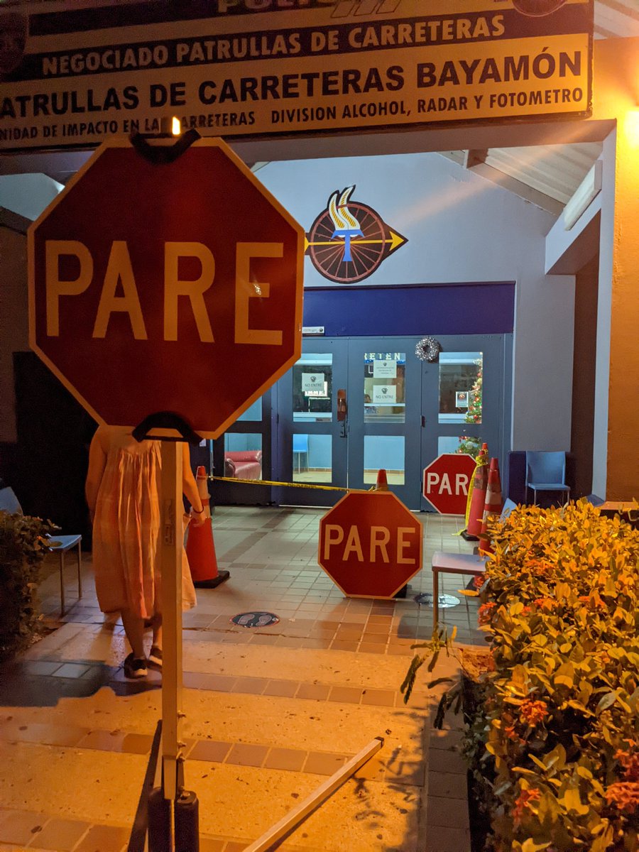 hoffridder's tweet photo. Si hace un año me dijeras que iba a visitar una oficina de policía en Puerto Rico la puta Navidad no te creería ajaja https://t.co/DaRuEnjRXE