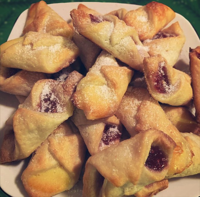 Oh and another thing Marry Christmas. I made cookies. Really thinking about doing a bakery sell and start<a href="/tag/newprofilepic"class="tags"><span>#newprofilepic</span></a>
