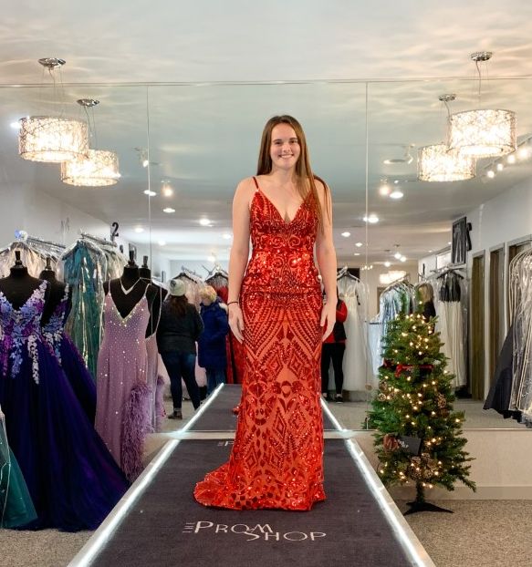 ThePromShop's tweet image. Red Jovani's should be at the top of everyone's list this Christmas! 😍 💚 ❤️ 
-
-
-
#thepromshop #promdress #christmas #happyholidays #prom2022