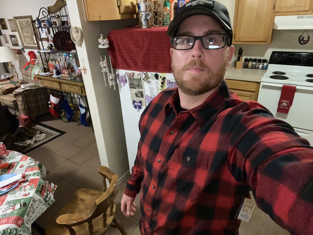 twmorrison89's tweet photo. Digging the flannel! https://t.co/uI4Sez5IYf