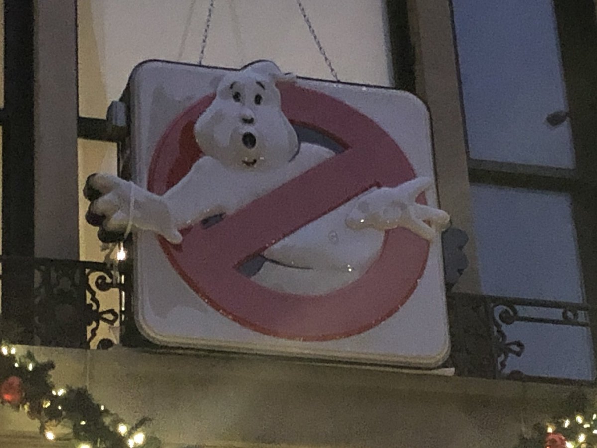 Butch1306's tweet image. Thanks for letting us in to see the #Ladder8 fire station @FDNY. Really enjoyed the @Ghostbusters throwback - and have now got the tee shirt. #NewYork @caroe3009