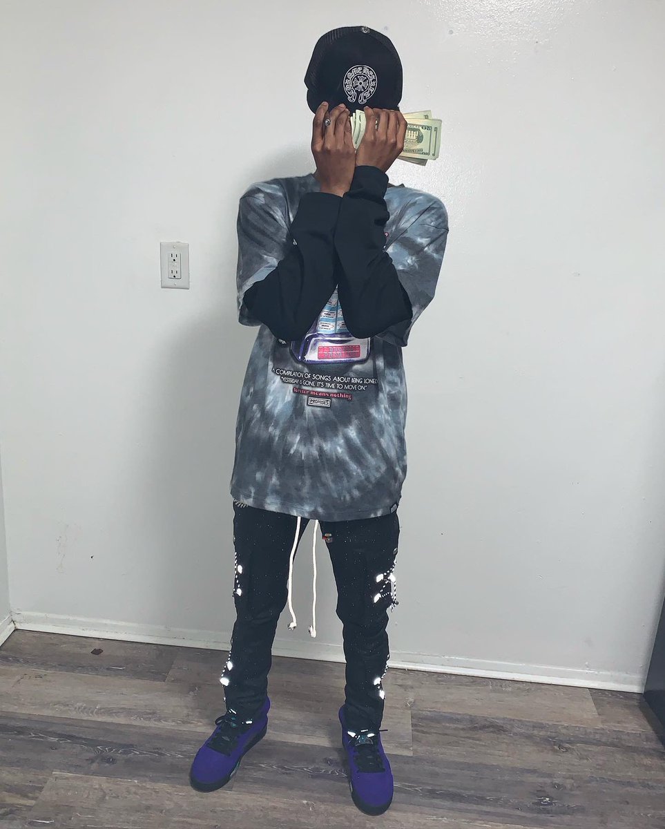 Bankroll_TM's tweet image. I got that flrrr and this 🤫 Fully Loaded🔋Goin 200 I Remote control it🎮🏎💨
#MerryChristmas🎄 
#FreeDaKillas🔥
#FuckDa🐀s 
#D5🌎🔥