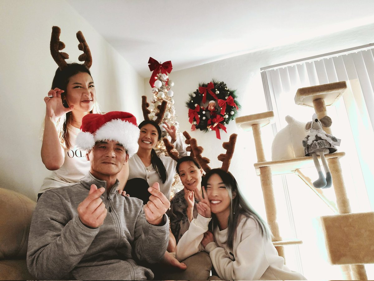 sillypak's tweet photo. Have yourself a very Minty Christmas!
🎄🎅🦌🦌🦌🦌

💗 From the Pak Family 💗

Love, Mama Pilbug 🦊🌟 https://t.co/IMTocHFUpy