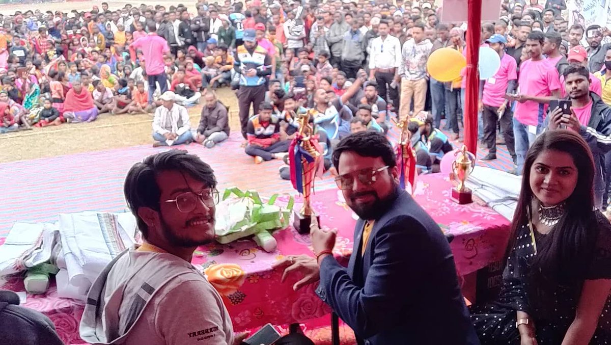 iampr71's tweet photo. It was our greatest honour to receive your invitation 🤗 Thank You Team DREAM 8 HELPING HAND, People of Village Binida.  Loved being your Chief Guest "Maa Rangapata Dream 8 Cricket Tournament" 

Congratulations to The winning team
#Binida #Dream8HelpingHand #CricketTournament2021 https://t.co/jmCKbsxKGI