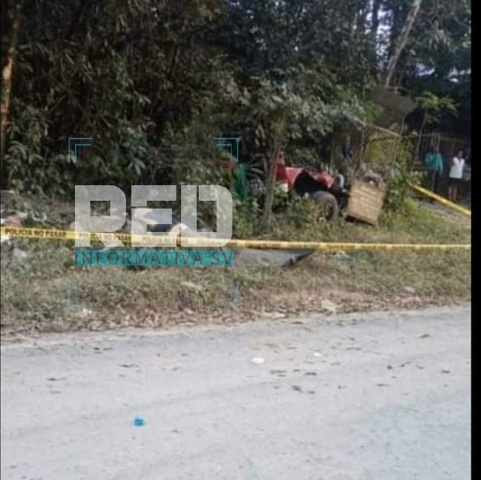 RED_Informa_SV's tweet photo. 🛑#AlertaSV || Tres miembros de una misma familia murieron en un accidente ocurrido en el caserío Mazala, del municipio de #Joateca, #Morazán, luego de chocar contra un árbol.
Las víctimas son Manuel Salamanca, de 42 años, Betzi Vega, de 36 y el niño Manuel Salamanca, de 2 años. https://t.co/Fkujndy7jG