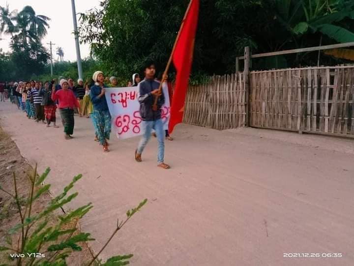 b3rry_y's tweet photo. Yinmarpin's Powerful Marching Dawn Strike against the Dictatorship.

#WarCrimesOfJunta #Dec26Coup
#WhatsHappeningInMyanmar https://t.co/SLyBfWkNmS