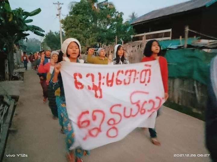 b3rry_y's tweet photo. Yinmarpin's Powerful Marching Dawn Strike against the Dictatorship.

#WarCrimesOfJunta #Dec26Coup
#WhatsHappeningInMyanmar https://t.co/SLyBfWkNmS