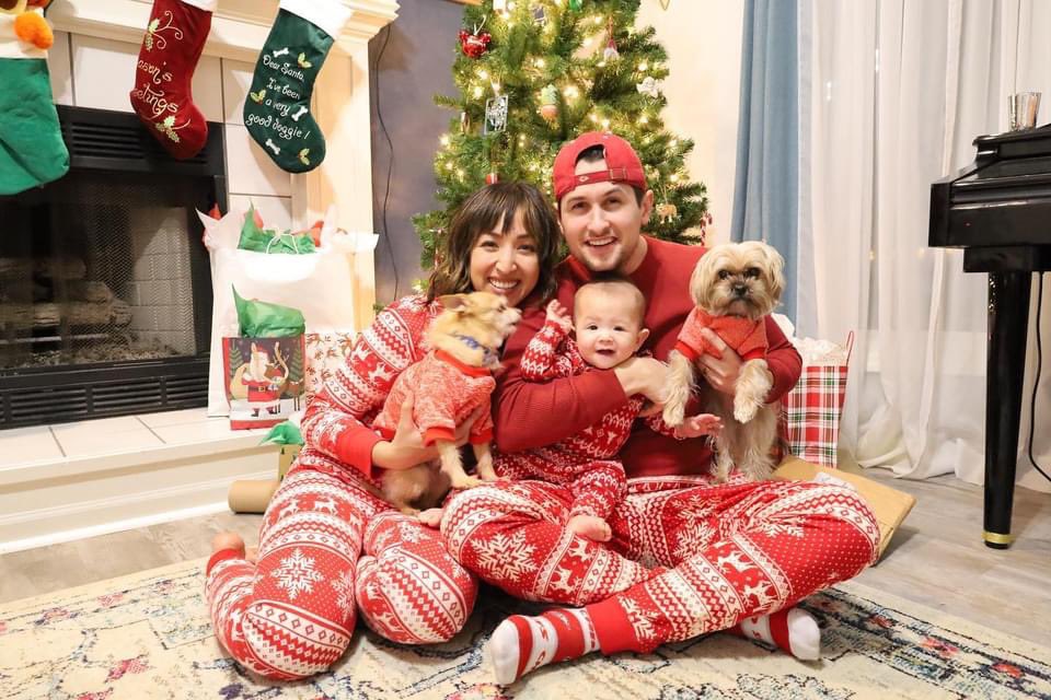 J_Shackelford's tweet photo. Merry Christmas! #TheShacks #HappyHolidays https://t.co/9SOg50DyGi