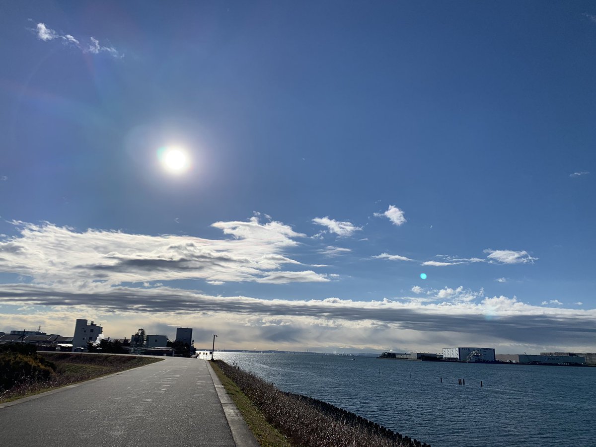 sakasin_happy's tweet photo. タイトル
#江戸川RUN歩
#東京マラソン に向けて
#延期はチャンス✨
#大人チャレンジ
#running
#100min
#13km
#ピク民
#ピクラン
いや、本格的に寒かったけど
早めに走りました〜
朝、セールでシューズをポチッと💸
今日のオープニング
#世界をかえさせておくれよ
#サンボマスター https://t.co/TNZglHY7L0
