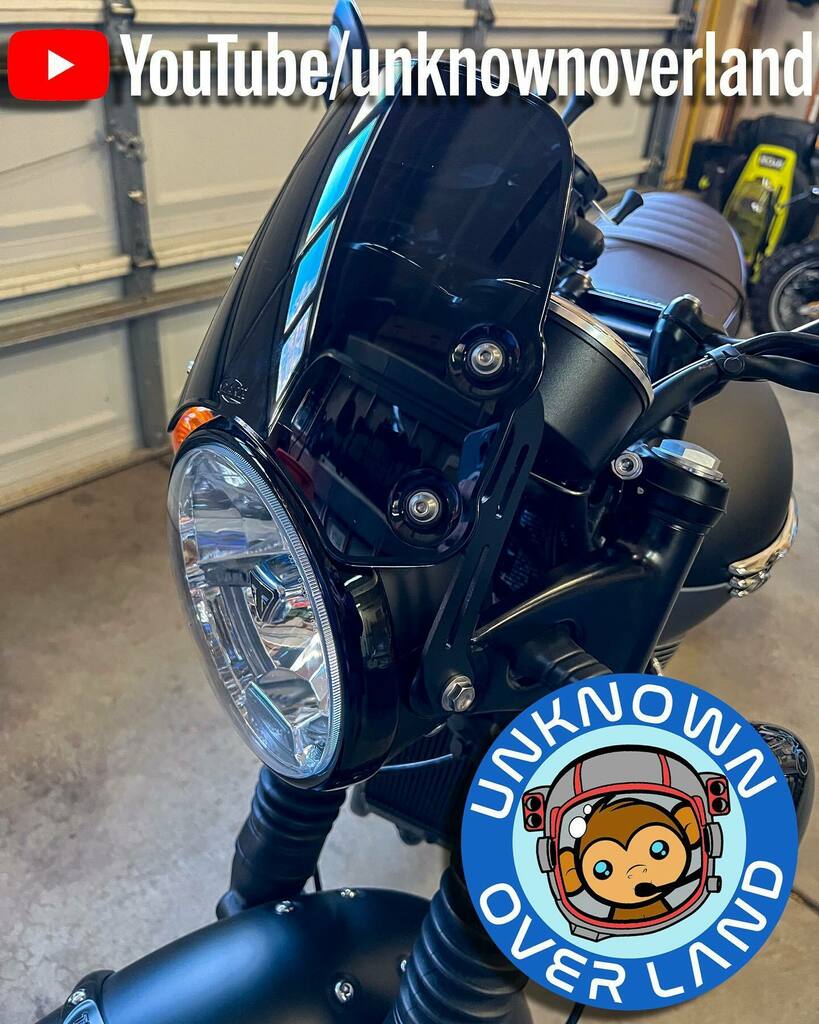 unknownoverland's tweet photo. New #shorts video (#linkinbio) up on my Unknown Overland #youtube channel. Just a quick install of the @dartflyscreens piranha on my #triumphbonneville https://t.co/vNSTusCE3B https://t.co/MQyTjxhM0u