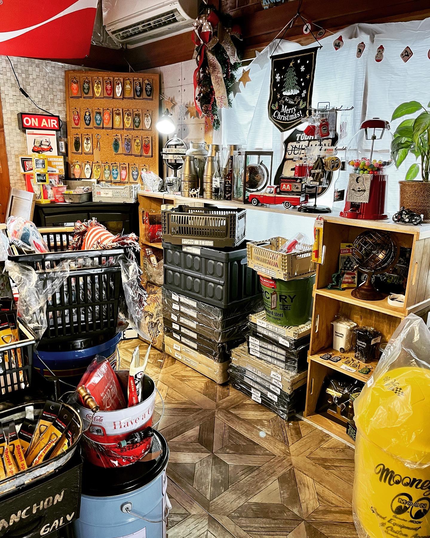 Lb Lotusblume アメリカン雑貨屋さん 走谷マルシェ開催しております Lbも朝からopenしています 本日時までです 店内レイアウト変えました 寒いので暖かくしてぜひお越しくださいませ 大好評のマーキュリートートバッグデニム残り1点です お早め