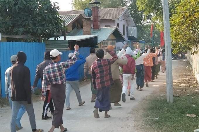 b3rry_y's tweet photo. Walking protest peacefully by residents from Shwe Bo this morning.

#WarCrimesOfJunta #Dec26Coup
#WhatsHappeningInMyanmar https://t.co/wjKS9O1FoA
