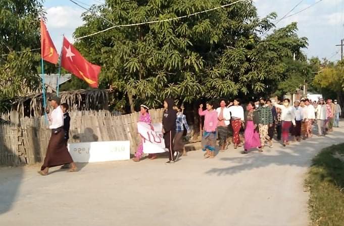 b3rry_y's tweet photo. Walking protest peacefully by residents from Shwe Bo this morning.

#WarCrimesOfJunta #Dec26Coup
#WhatsHappeningInMyanmar https://t.co/wjKS9O1FoA