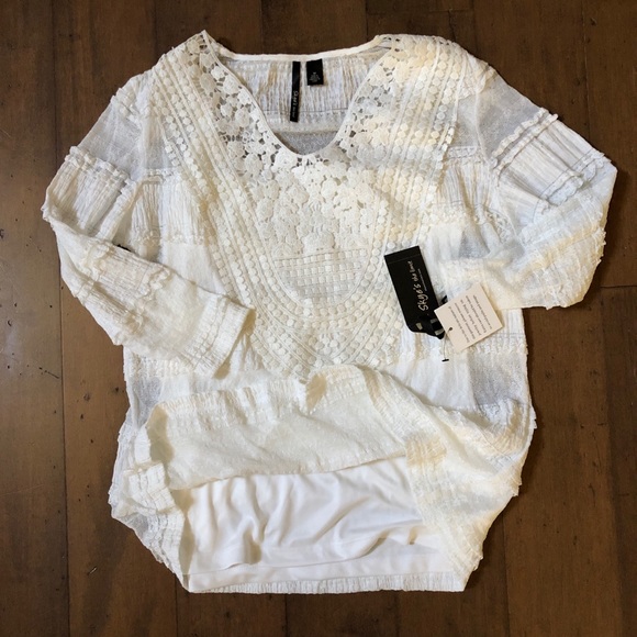 AMT6411's tweet photo. So good I had to share! Check out all the items I'm loving on @Poshmarkapp from @EighteenFigures #poshmark #fashion #style #shopmycloset #skyesthelimit #samedelman: https://t.co/XDmkSvXSDA https://t.co/2GrX4bACNm