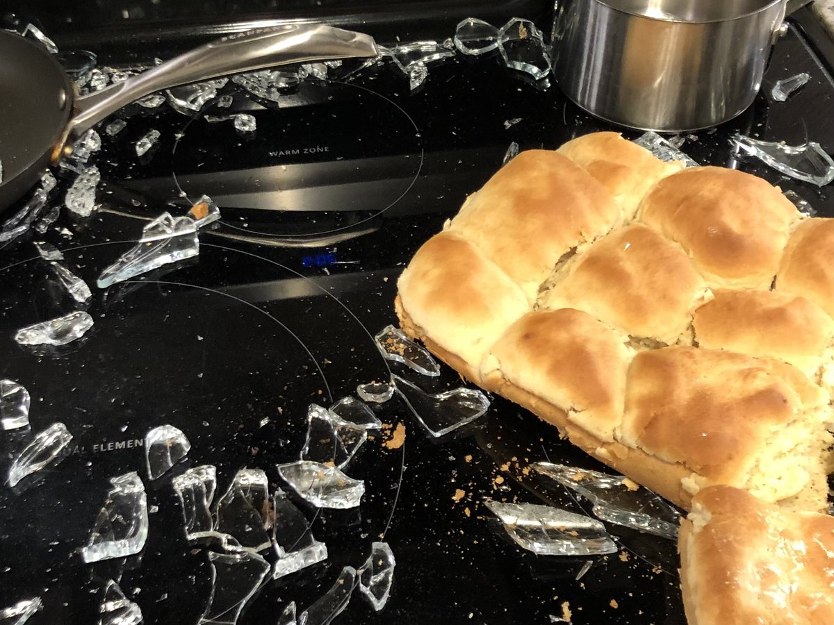 ParivashSanders's tweet photo. Fresh baked buns didnโt turn out like I hoped. Also, fun fact, Pyrex is no longer made by same manufacturer and is NOT made of thermal shock resistant glass anymore. ๐ #medtwitterBaking https://t.co/hdecJBSzaB