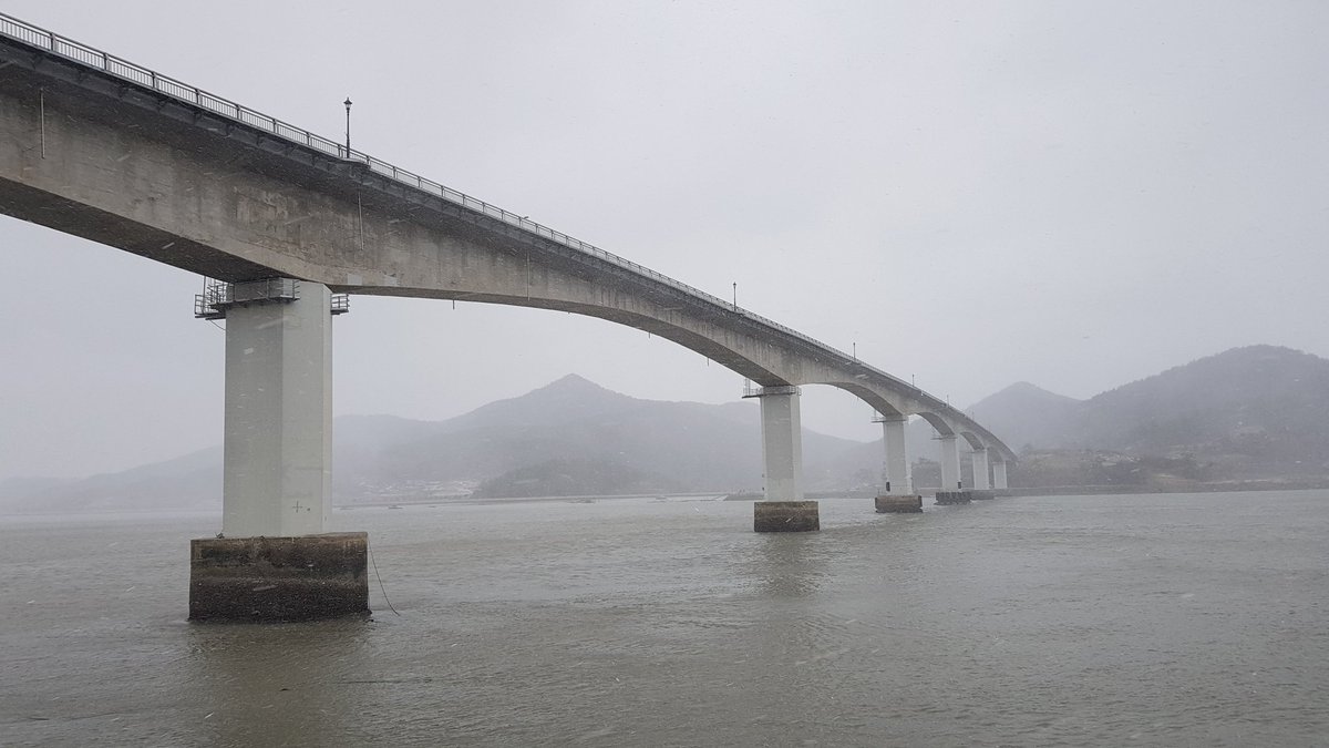 여친이 화이트크리스마스 보고 싶다고 해서 서해만쪽 다녀왔는데...오늘길에 눈땜시 죽을뻔...ㅋ 사진에는 눈이 안보이네요.
아 그리고 여친있지만 저희커플은 섹스는 딴 사람과도 프리하게 합니다. 뭐 그렇다구요.
#대구커플 #부커만남 #초대남
#네토커플 #레즈플 #섹트 #스왑 #갱뱅
#커플만남