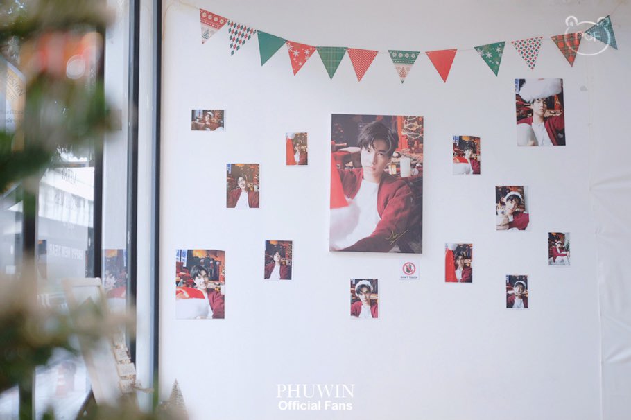 PhuwinOfficial's tweet photo. 🎅🏻วันนี้วินนี่สามารถไปร่วมเก็บโมเมนต์ที่ #PhuwinChristmasCafe 🎄ได้นะคะ cup sleeves และโปสการ์ดปฏิทินมีพร้อมแจกแล้วค่า 😊🤍

📍SIESTA : BTS พญาไท exit 3 
    วันนี้ร้านเปิดถึง 16.30 น. นะค้า

#phuwintang #winniethephu https://t.co/yx5Z7Kl313