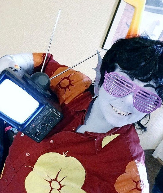 roundntalented's tweet photo. i exagerated a lot, it's actually from 1984, but the fact that it still works blows my mind. it's so small. (second photo is by @PhantomStarPhot ) I am now sighing wistfully while i think about kalahari mudslides 😩 https://t.co/QEYf5iIiJp