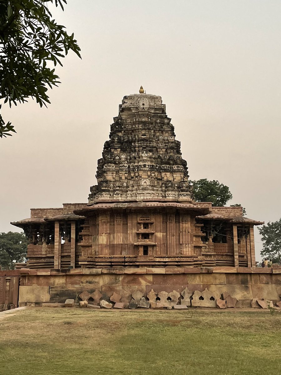 debus2k's tweet photo. Some things are magnificent. Just imagine what can happen with improved access. #history #Indian #temple https://t.co/fOR1a2Yh5F