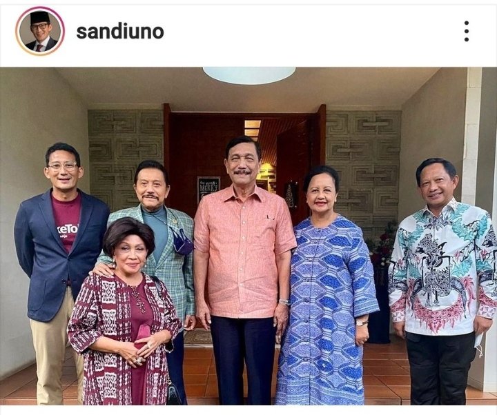 Opung luhut &amp; pak Tito buat aturan PPKM cuma berlaku buat rakyat kecil..

Miris liatnya..
Dari Karantina, kerumunan, pake masker serta jaga jarak gak berlaku buat penguasa, pejabat &amp; orang kaya.. giliran Ulama &amp; rakyat jelata langsung dicyduk!!