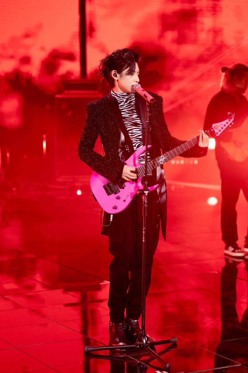 LG_Darling's tweet photo. Xiao Gui at the 15th Migu Music Awards!!!

Part 1👻

#XiaoGui #WangLinkai #LilGhost #NinePercent https://t.co/caLZskWW1G