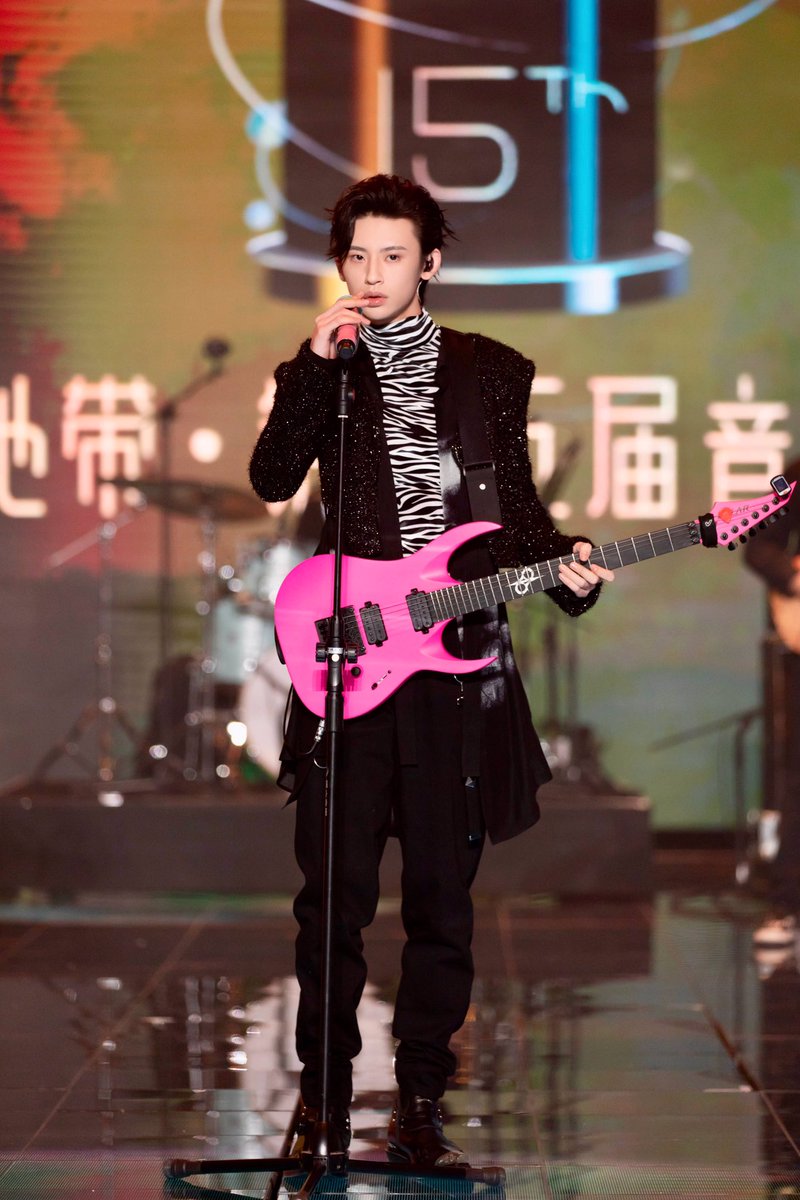 LG_Darling's tweet photo. Xiao Gui at the 15th Migu Music Awards!!!

Part 1👻

#XiaoGui #WangLinkai #LilGhost #NinePercent https://t.co/caLZskWW1G