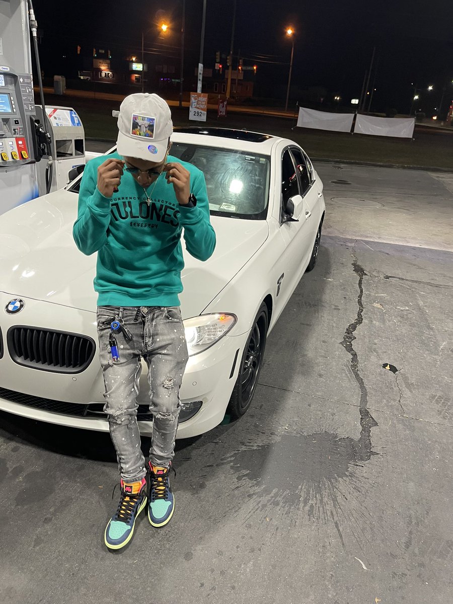 iSave304s's tweet photo. Put em on the crypto it was cheap but he enn wanna listen 😶‍🌫️put em on the money 💳 he was broke but he ain’t wanna fix it 😮‍💨. #yz💙 https://t.co/UxH80hZoai