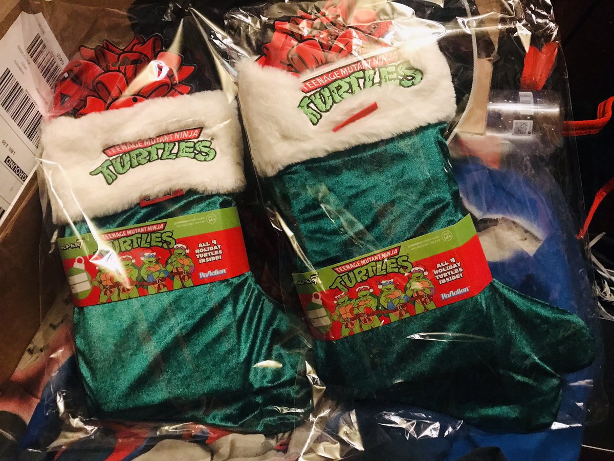 PateeSondra's tweet photo. We got a his and her turtle Christmas stockings 🐢🐢🐢🐢 #Christmas #TMNT #Super7 #HolidayTurtles #Teenagemutantninjaturtles #ShellYeah #Turtlepowa #HappyHolidays #December2021 https://t.co/UiWkyNayek
