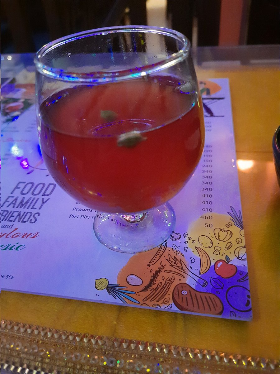 urvashisarkar07's tweet photo. #Christmas walk in Chuim, a small village near Bandra, courtesy a Mumbai based walking tour group @Khaki_Tours. I followed it up with hot cranberry toddy. Memorable. https://t.co/sn6K3qJwuu