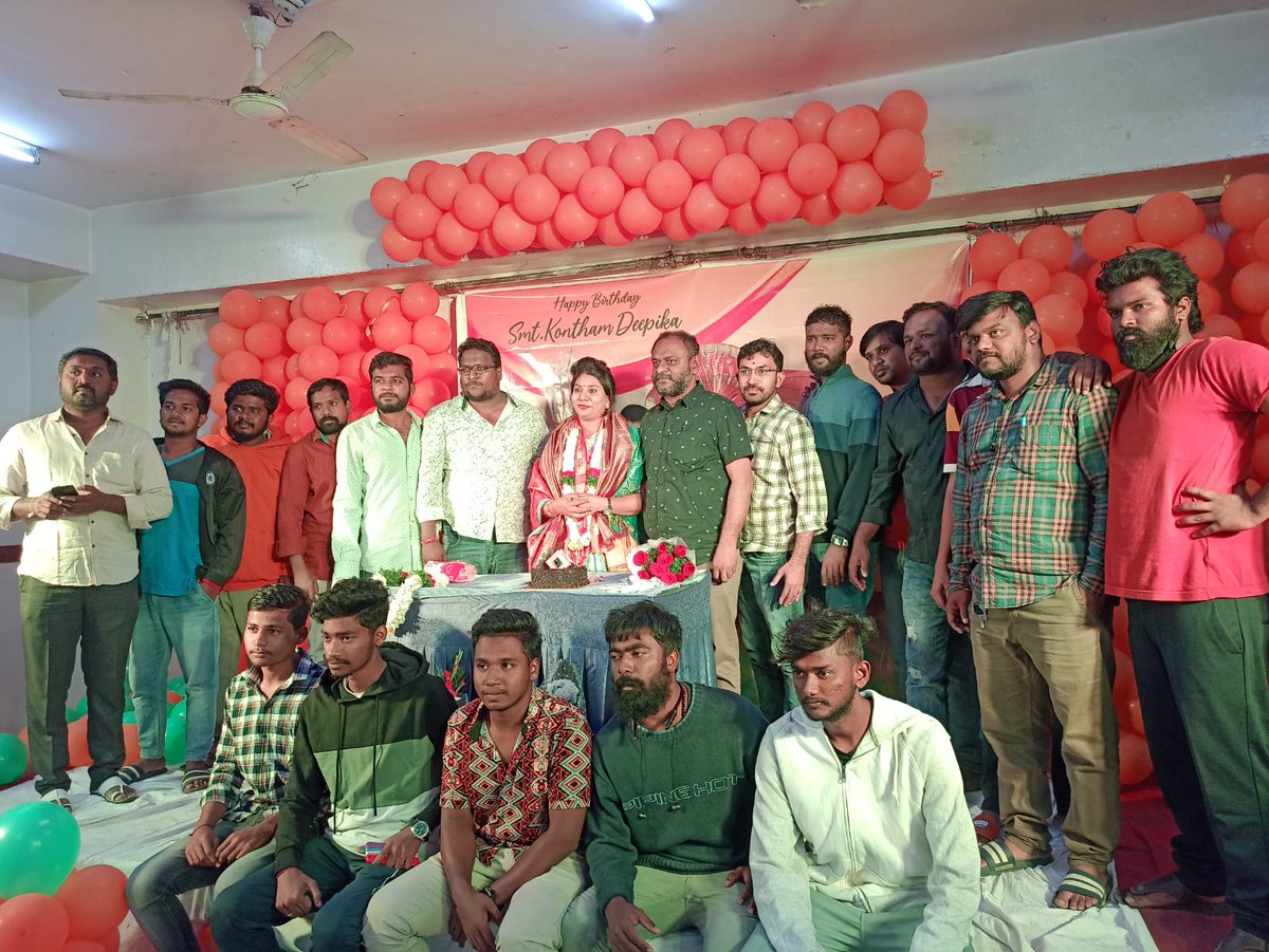 AVeeravardhan's tweet photo. Celebrated corporator Kontham Deepika birthday @ShyamSunder_BJP @KishanReddyOfc @bandisanjay_bjp https://t.co/MSUNVL5qqu