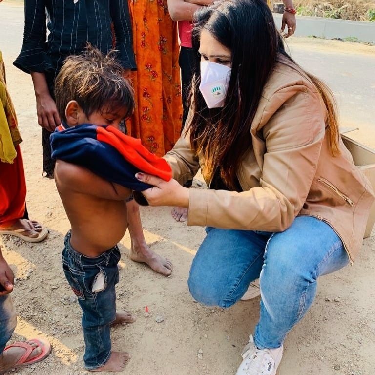 foundation_so's tweet photo. कुछ लोगों की ज़िन्दगी तो इस उम्मीद में गुजरती है कि कल तो कुछ अच्छा होगा और प्रत्येक दिवस व निराशाओ में भी आशा ढूँढता है।
चलो इस सर्दी भलाई का काम करते है 
जो लिबास हमारा काम कर चुके 
वो लिबास ग़रीबों के नाम करते है
#SushasanDiwas
@SadhviNiranjan @VikramSinghIN @AjaiBhadauriya https://t.co/3zRZXHINx1
