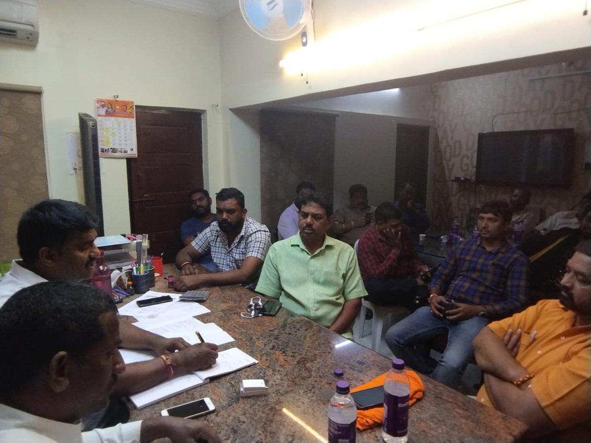 AVeeravardhan's tweet photo. Meeting at Office of RK regarding rally on nominated post @ShyamSunder_BJP @KishanReddyOfc @bandisanjay_bjp https://t.co/vXhTmaxWyB
