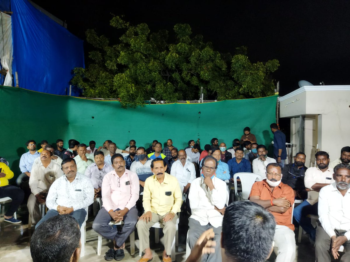 AVeeravardhan's tweet photo. Meeting at Office of RK regarding rally on nominated post @ShyamSunder_BJP @KishanReddyOfc @bandisanjay_bjp https://t.co/vXhTmaxWyB